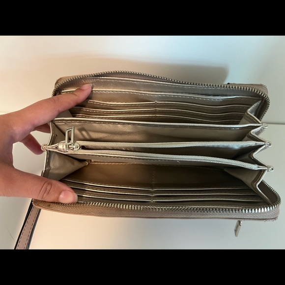 Guess bag and wallet - Picture 6 of 7